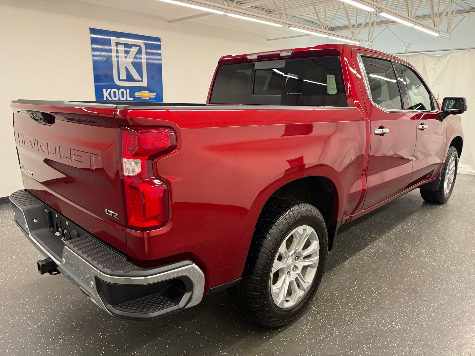 Used 2024 Chevrolet Silverado 1500 LTZ w/ LTZ Premium Package AWD/4WD image 2