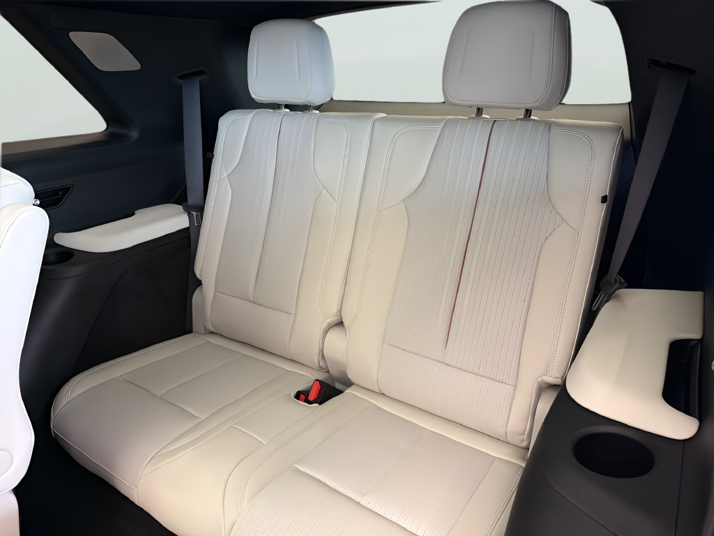 New 2027 Cadillac Vistiq Sport w/ LPO, Floor Liner Package AWD/4WD image 31