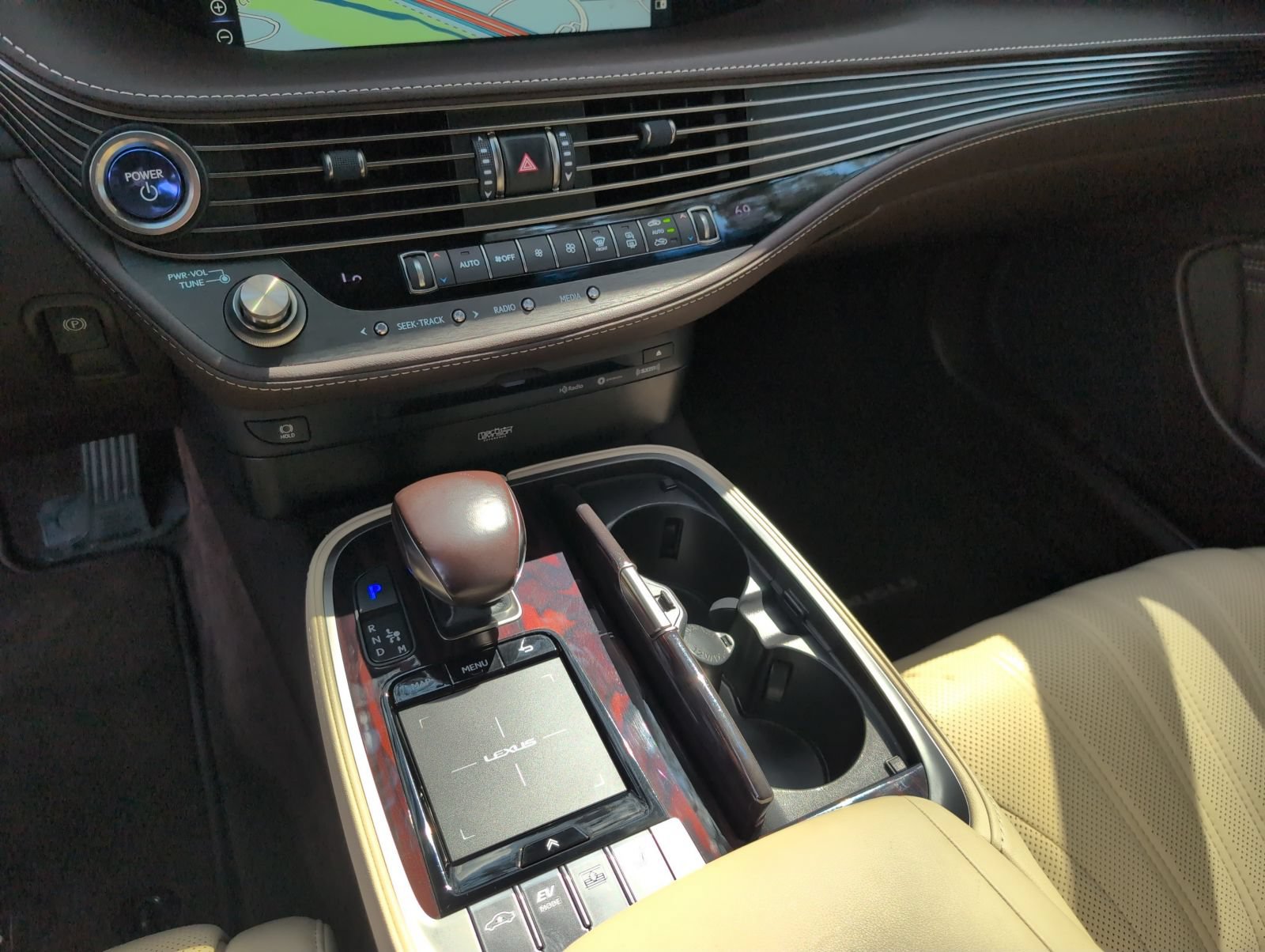 Used 2018 Lexus LS 500h w/ Luxury Package RWD image 15