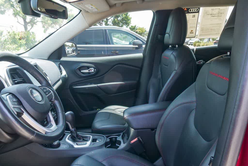 Used 2015 Jeep Cherokee Trailhawk w/ Comfort/Convenience Group AWD/4WD image 16