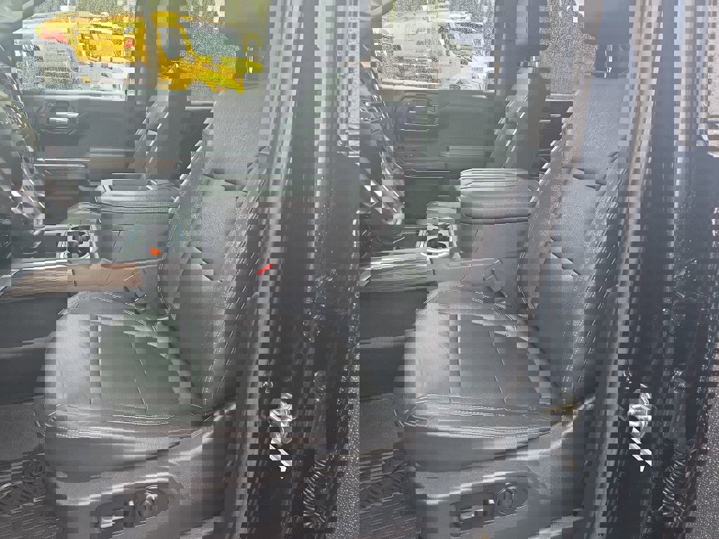 Used 2020 Chevrolet Silverado 1500 RST image 21