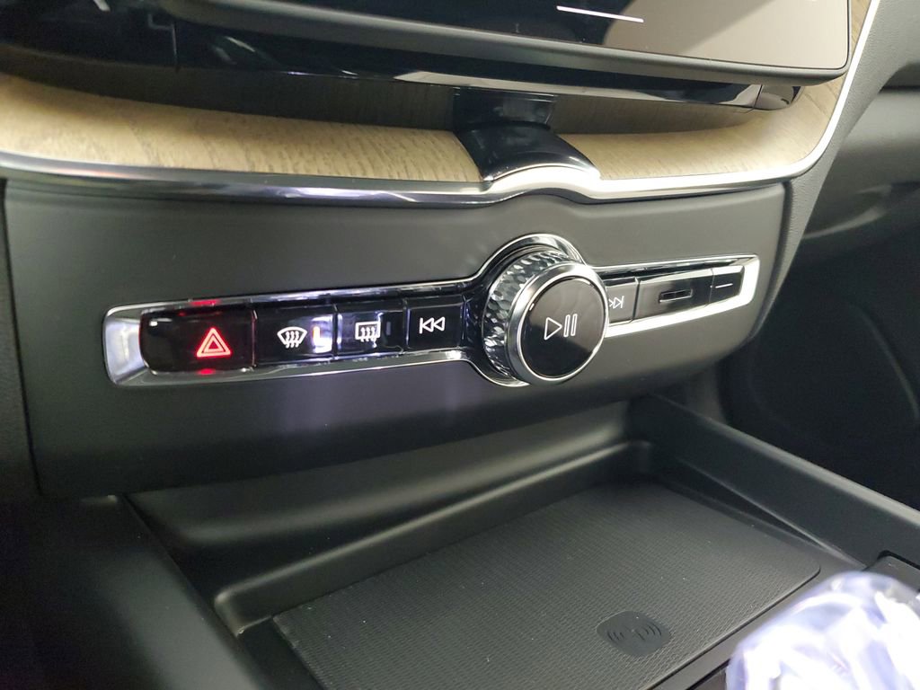 New 2026 Volvo XC60 B5 Plus w/ Climate Package image 31
