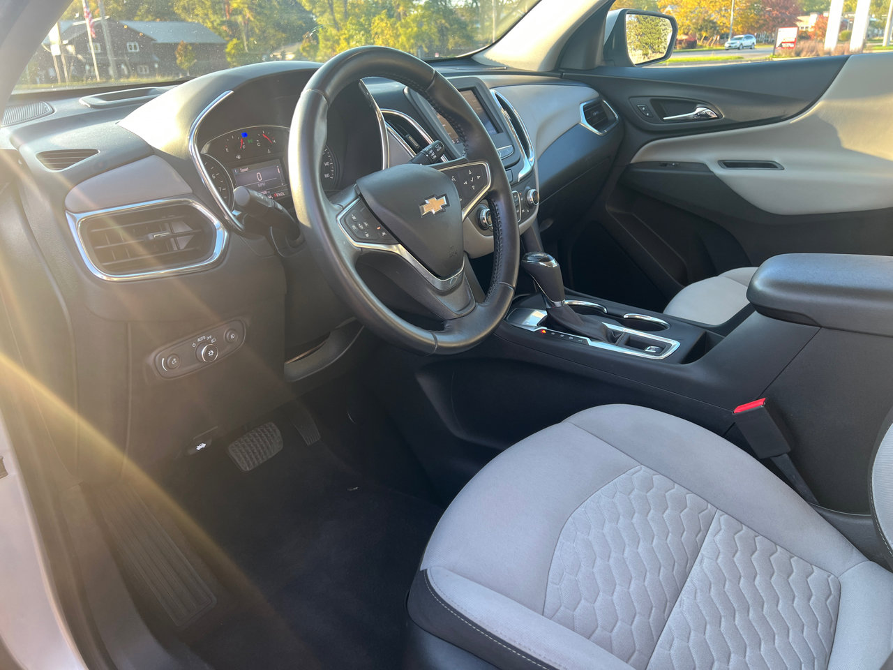 Used 2020 Chevrolet Equinox LT w/ Driver Convenience Package image 15