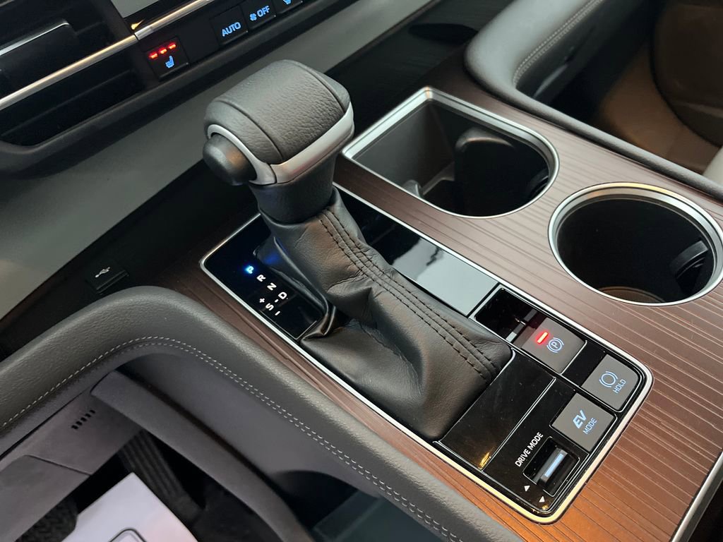 Certified 2023 Toyota Sienna XLE image 28