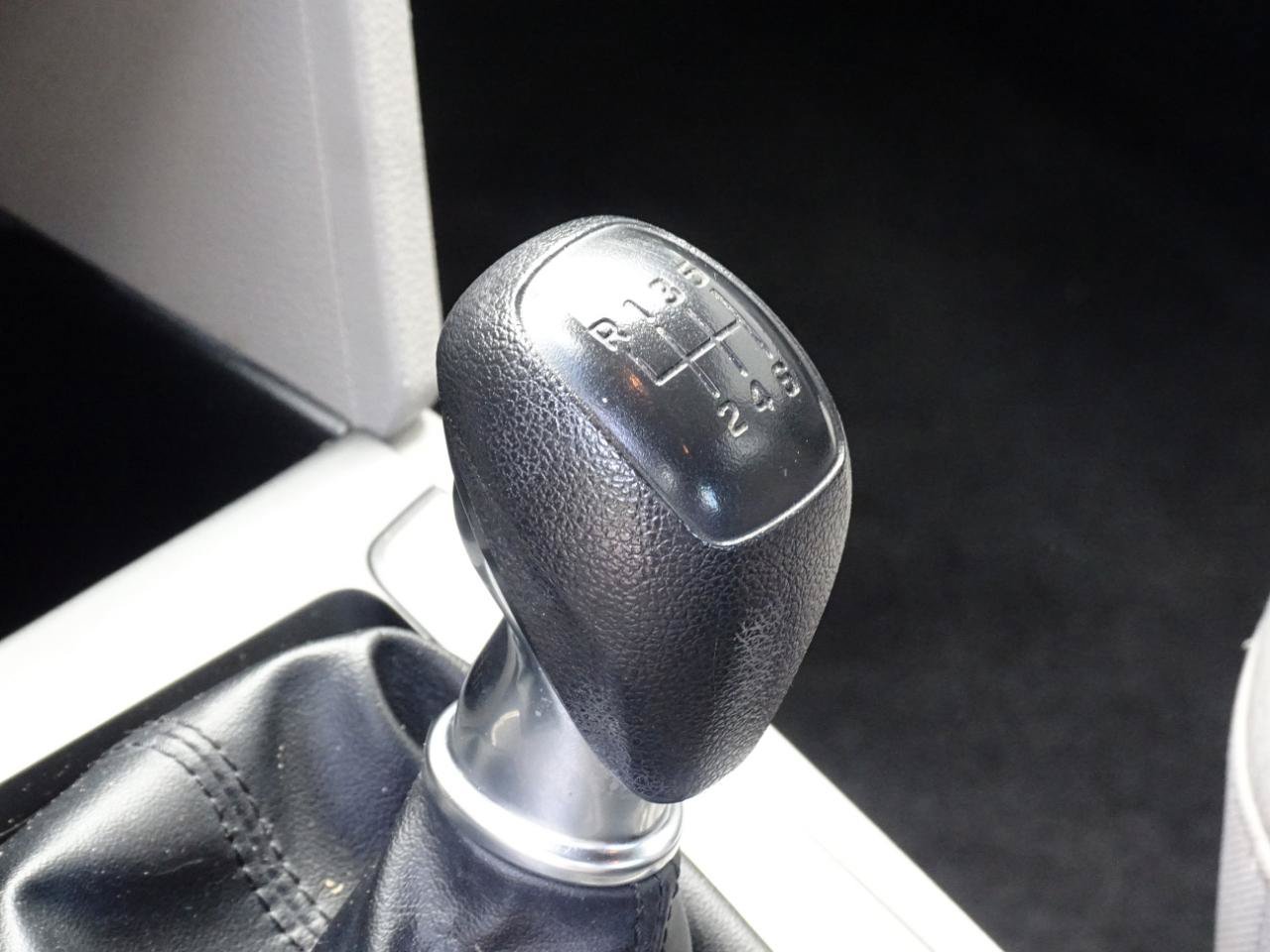 Used 2019 Hyundai Elantra SE FWD image 16