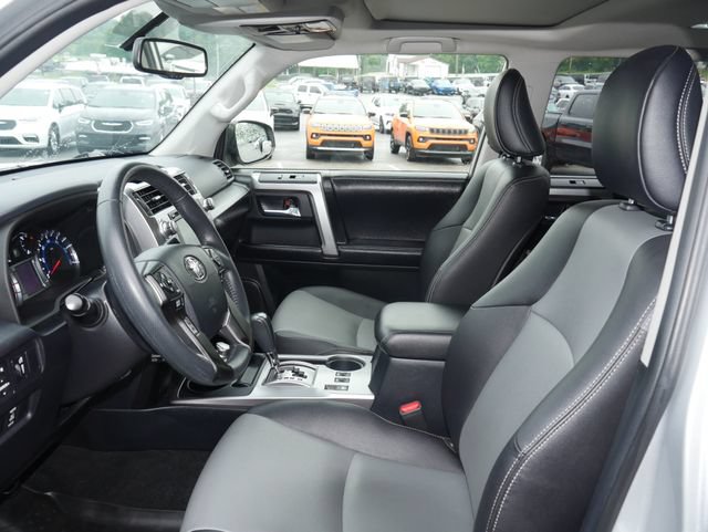 Used 2018 Toyota 4Runner SR5 Premium AWD/4WD image 2
