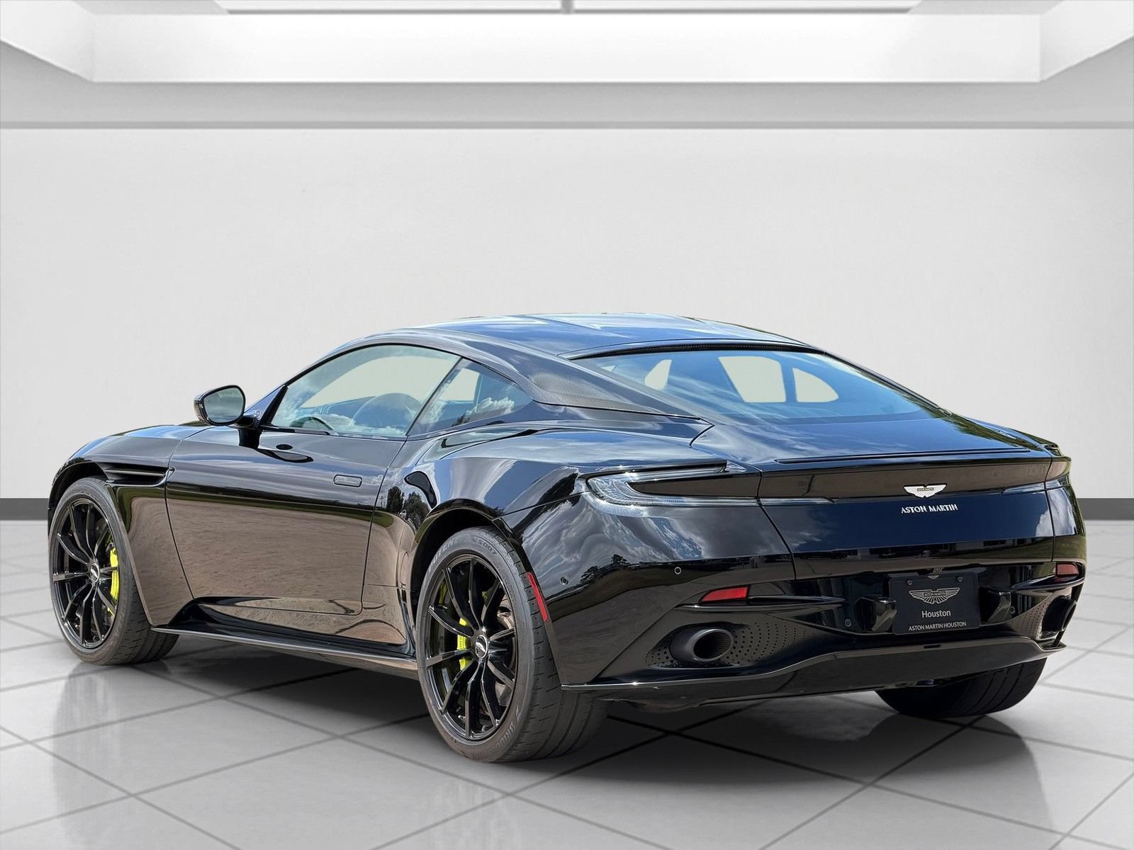 Used 2019 Aston Martin DB11 AMR RWD image 2