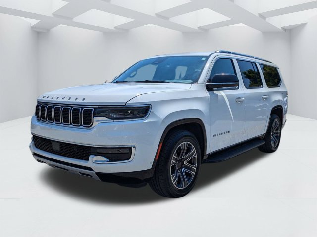 Used 2024 Jeep Wagoneer L Series II w/ Flexible Seating Group AWD/4WD image 10