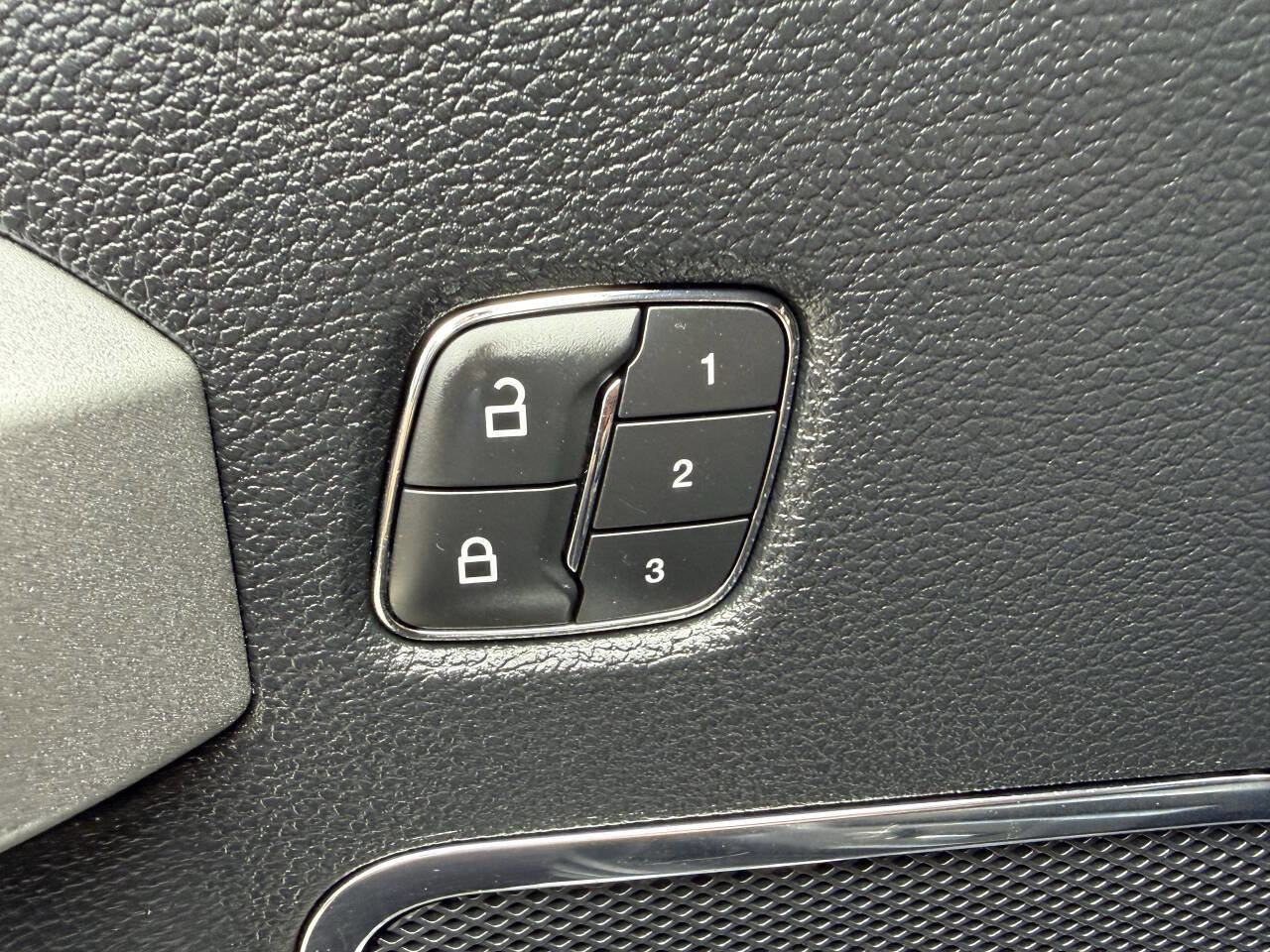 Used 2019 Ford F250 Lariat w/ Lariat Ultimate Package AWD/4WD image 16