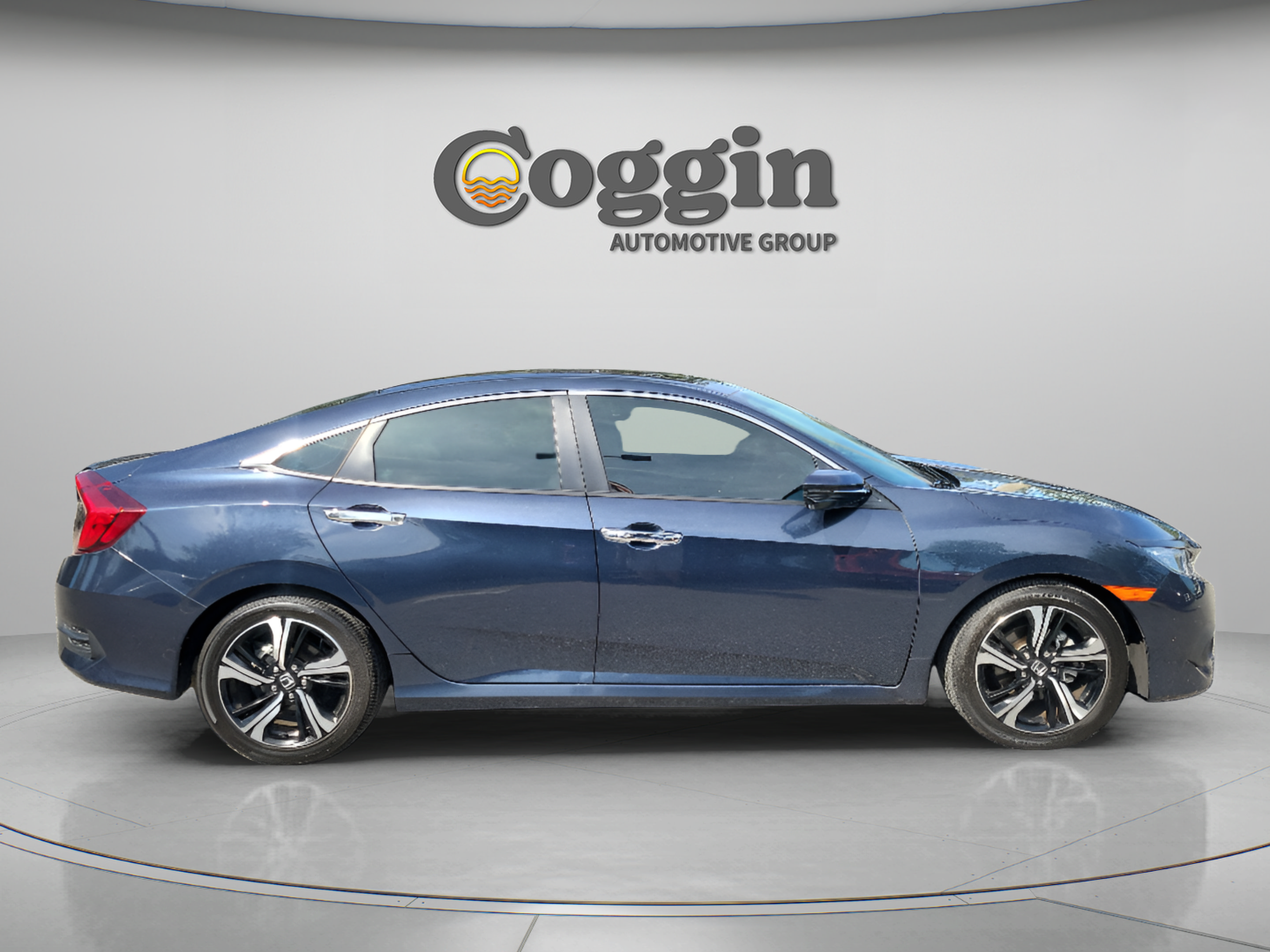 Used 2017 Honda Civic Touring image 4