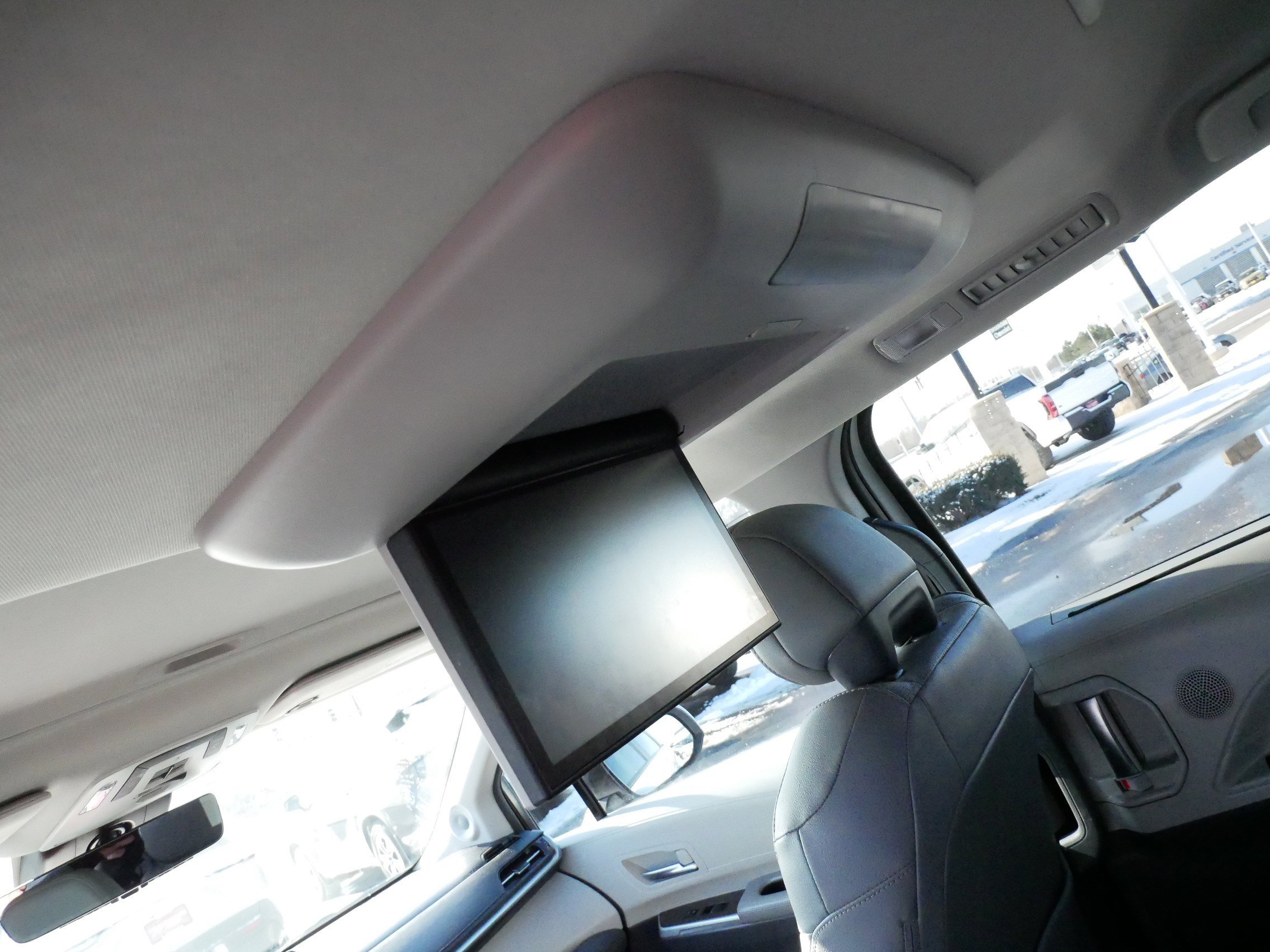 Certified 2024 Toyota Sienna Limited FWD image 33
