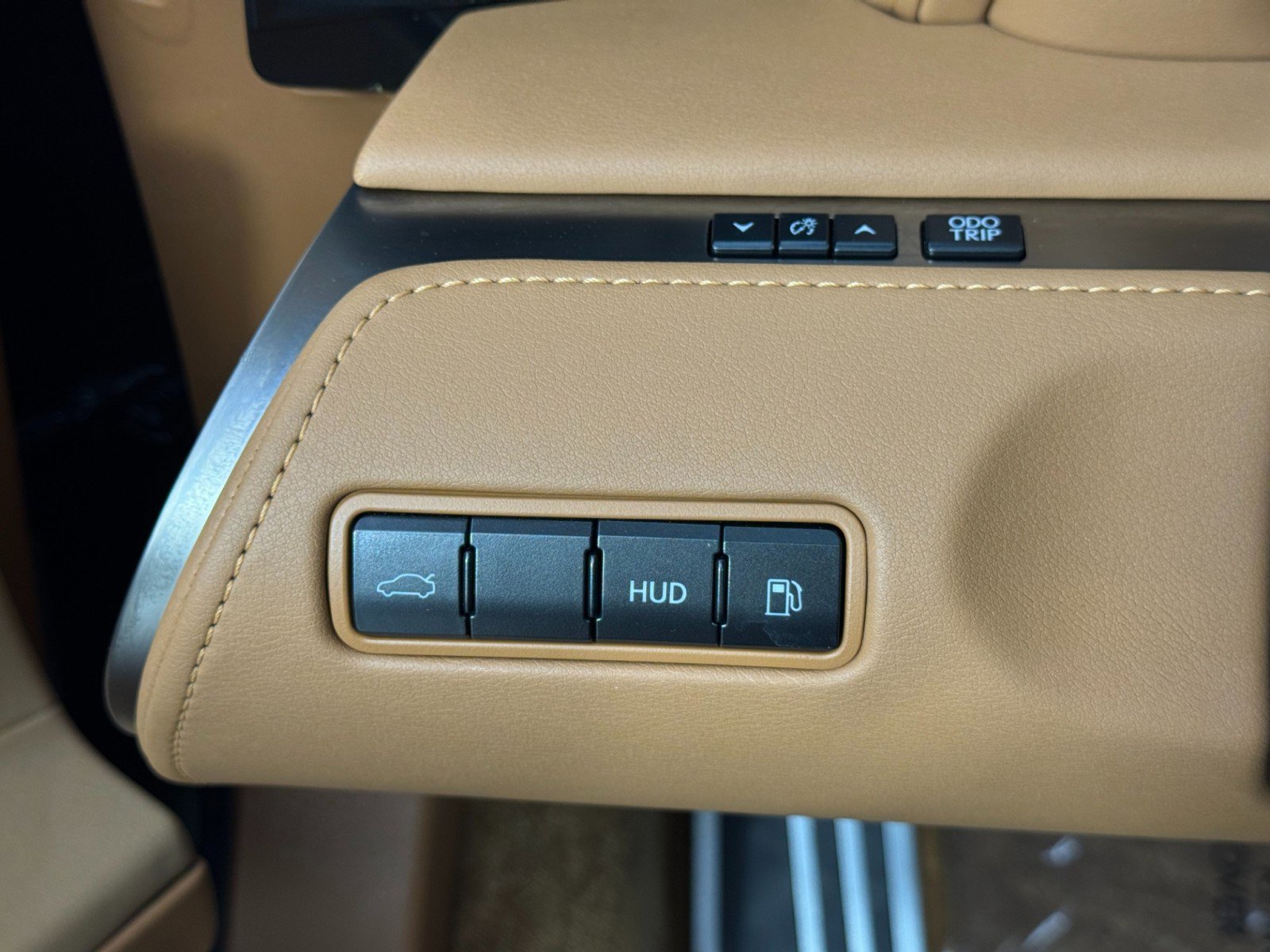 Used 2024 Lexus LC 500 Convertible w/ Touring Package image 16