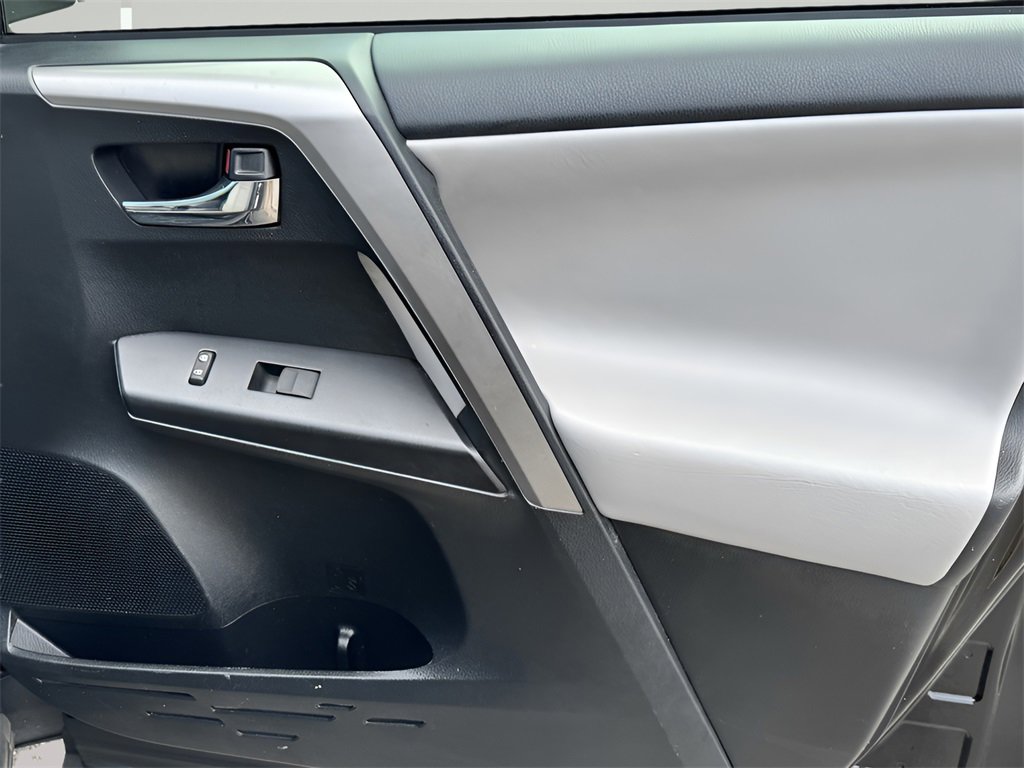 Used 2018 Toyota RAV4 XLE image 26