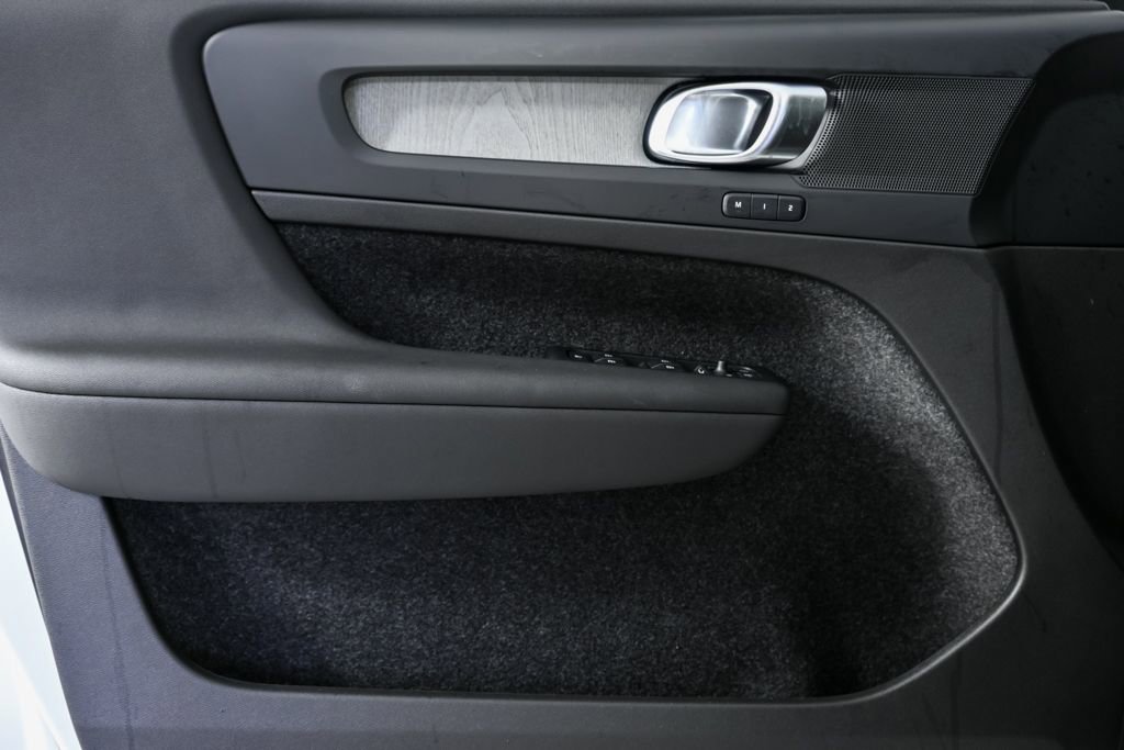 Certified 2026 Volvo XC40 B5 Core w/ Climate Package image 8