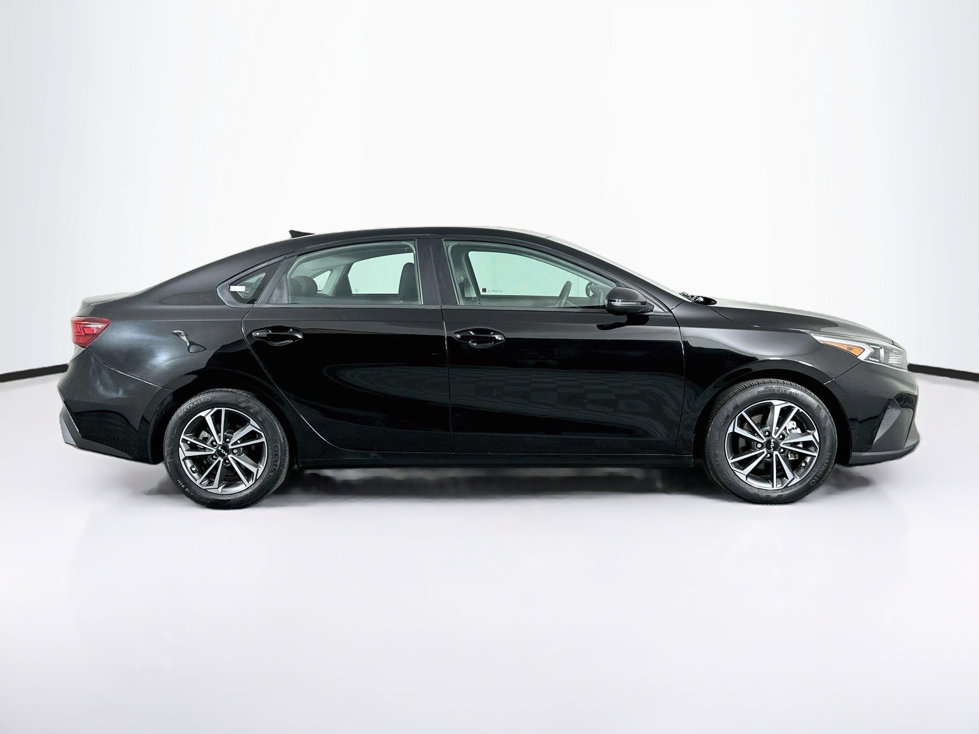 Used 2023 Kia Forte LXS w/ LXS Technology Package FWD image 10