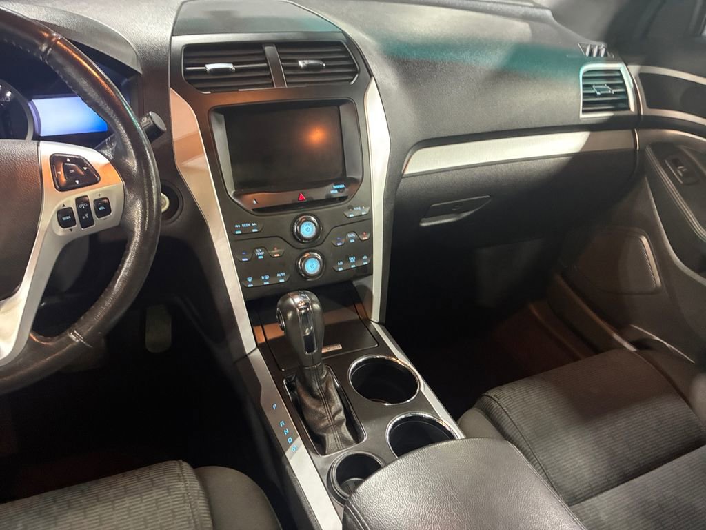 Used 2013 Ford Explorer XLT image 11