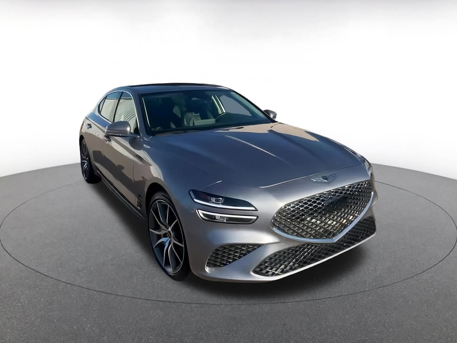 Used 2025 Genesis G70 2.5T image 3