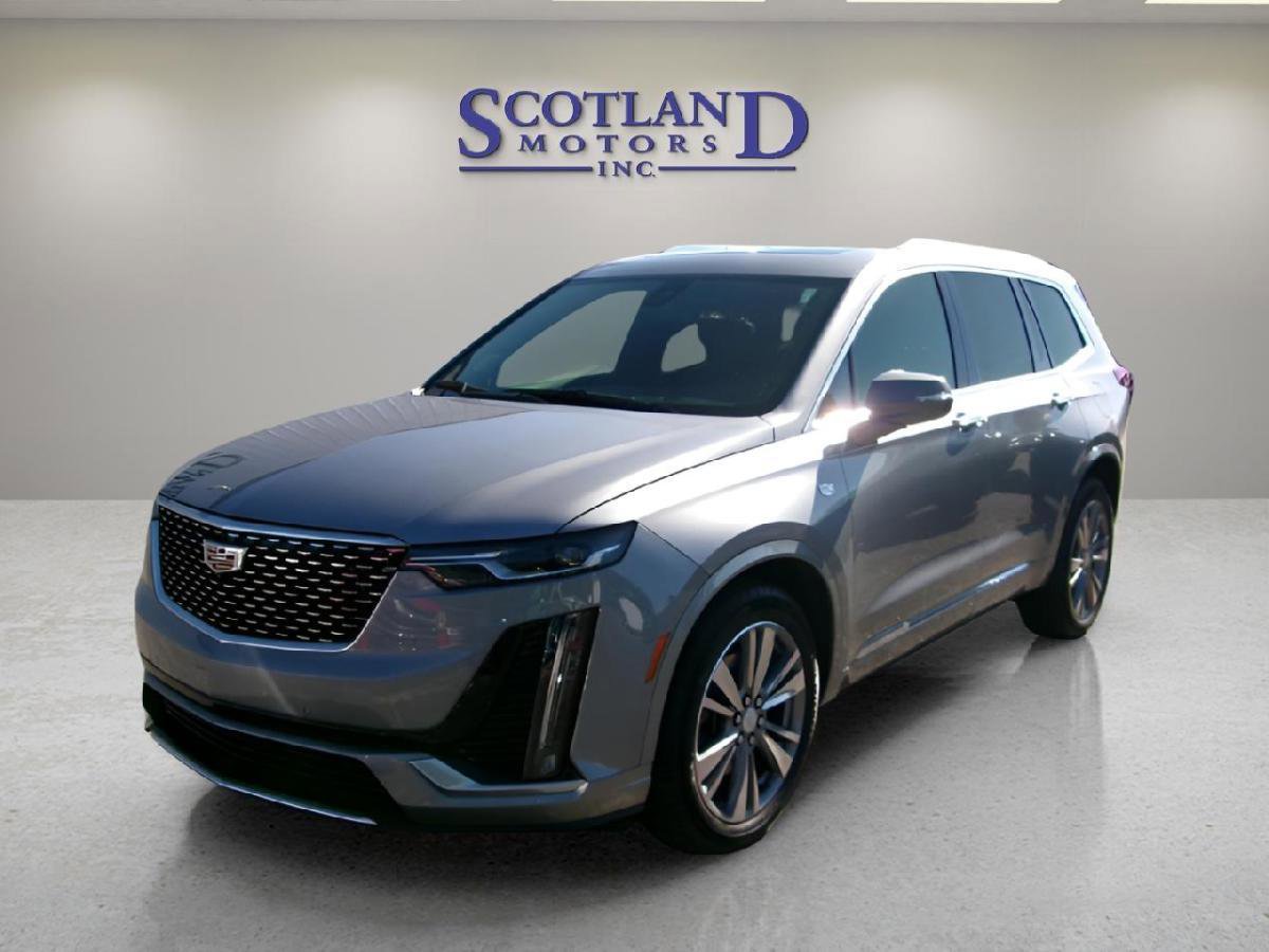 Used 2025 Cadillac XT6 Premium Luxury image 2