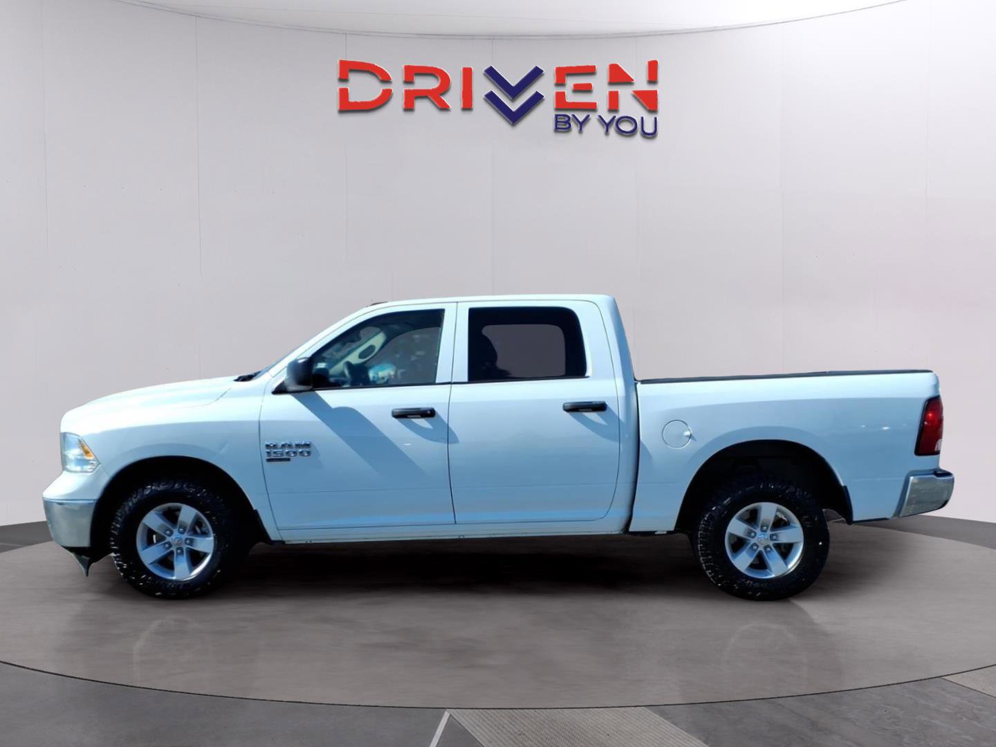 Used 2023 RAM 1500 Classic SLT w/ Electronics Group AWD/4WD image 3