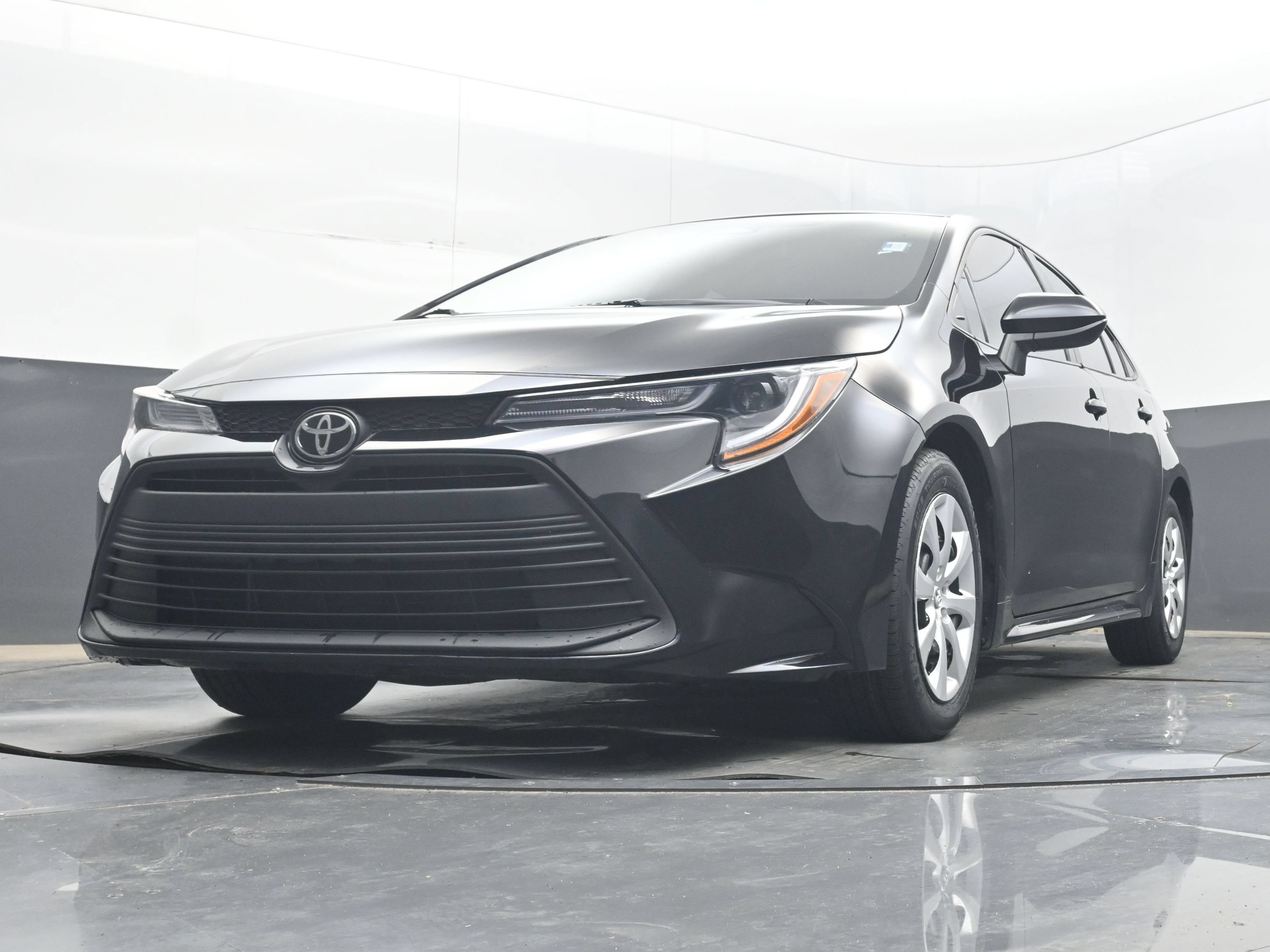 Used 2025 Toyota Corolla LE FWD image 25