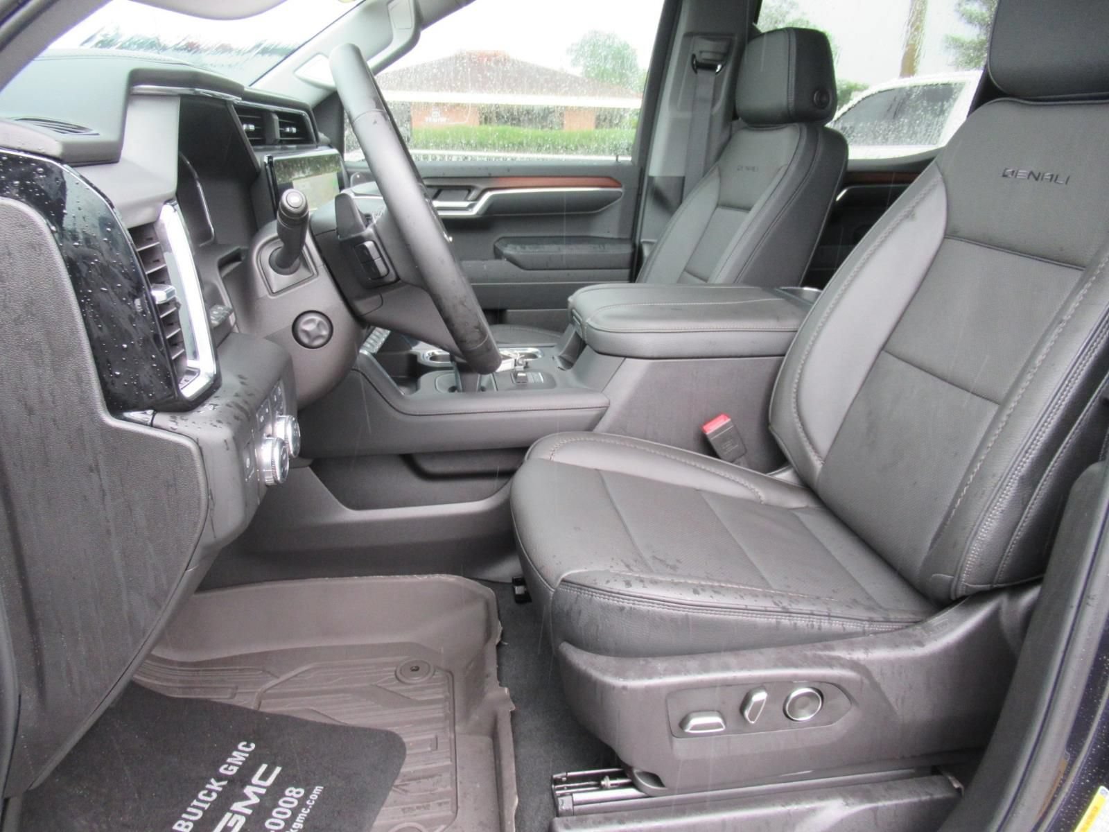 Used 2025 GMC Sierra 1500 Denali w/ Denali Reserve Package AWD/4WD image 18