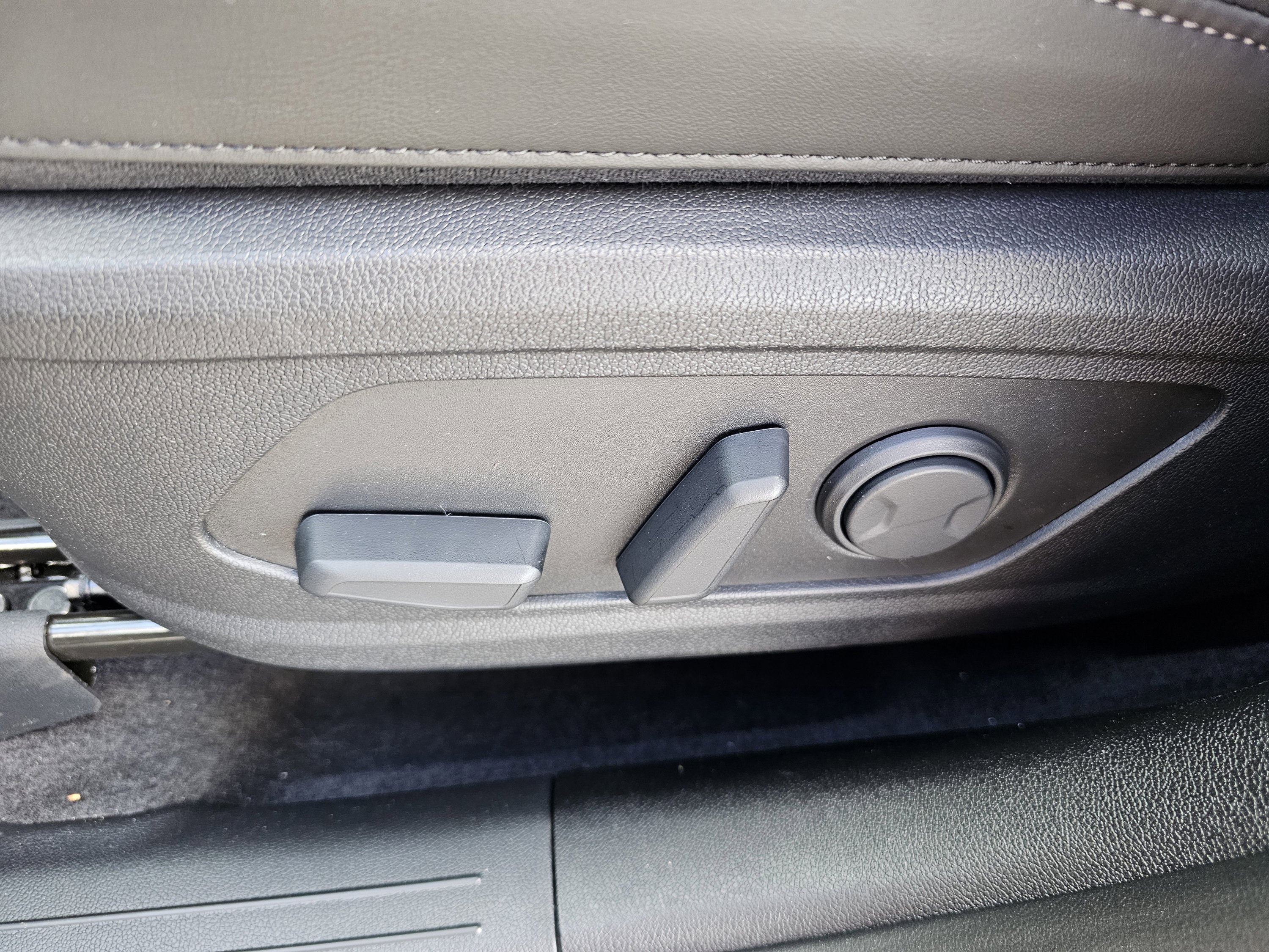 Used 2025 Kia Sorento EX w/ Panoramic Sunroof Package FWD image 12