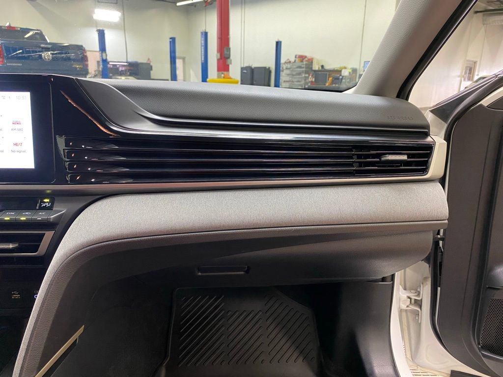 Used 2025 Toyota Camry LE w/ Convenience Package image 30