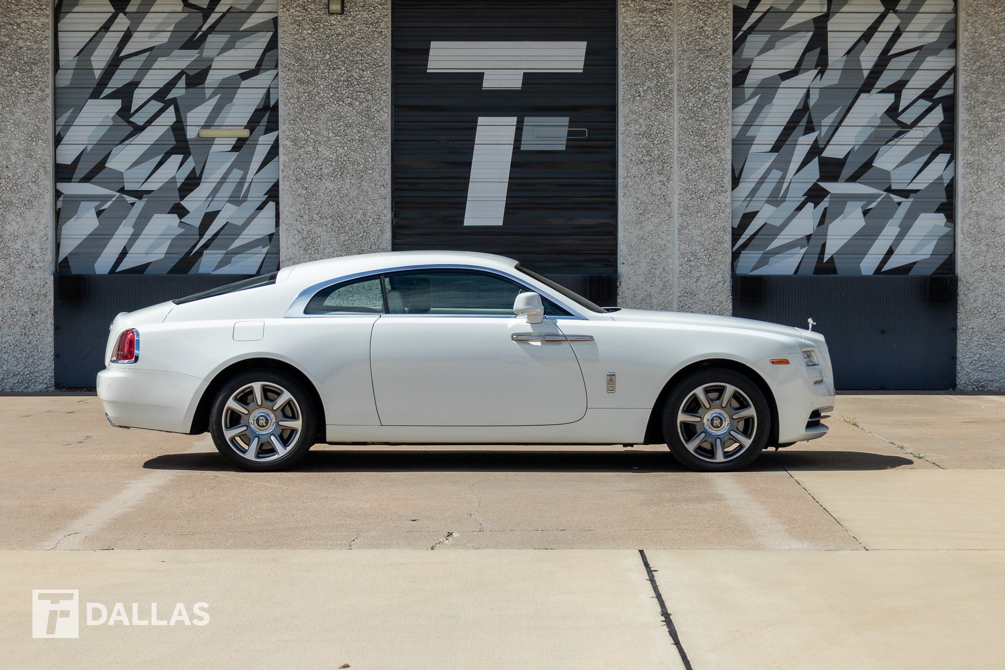 Used 2016 Rolls-Royce Wraith RWD image 2