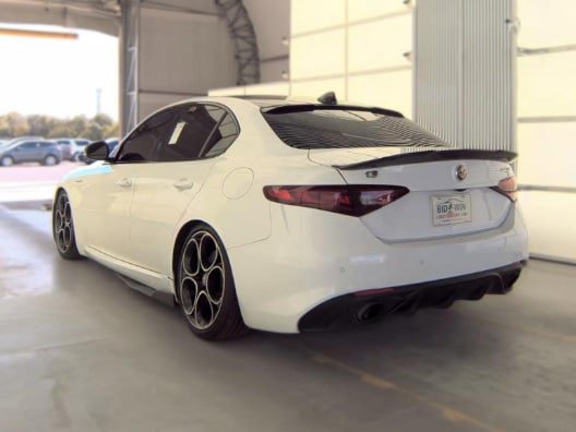 Used 2022 Alfa Romeo Giulia Veloce RWD image 3