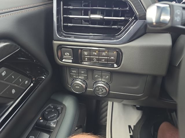 New 2026 GMC Yukon XL AT4 w/ AT4 Premium Package AWD/4WD image 21