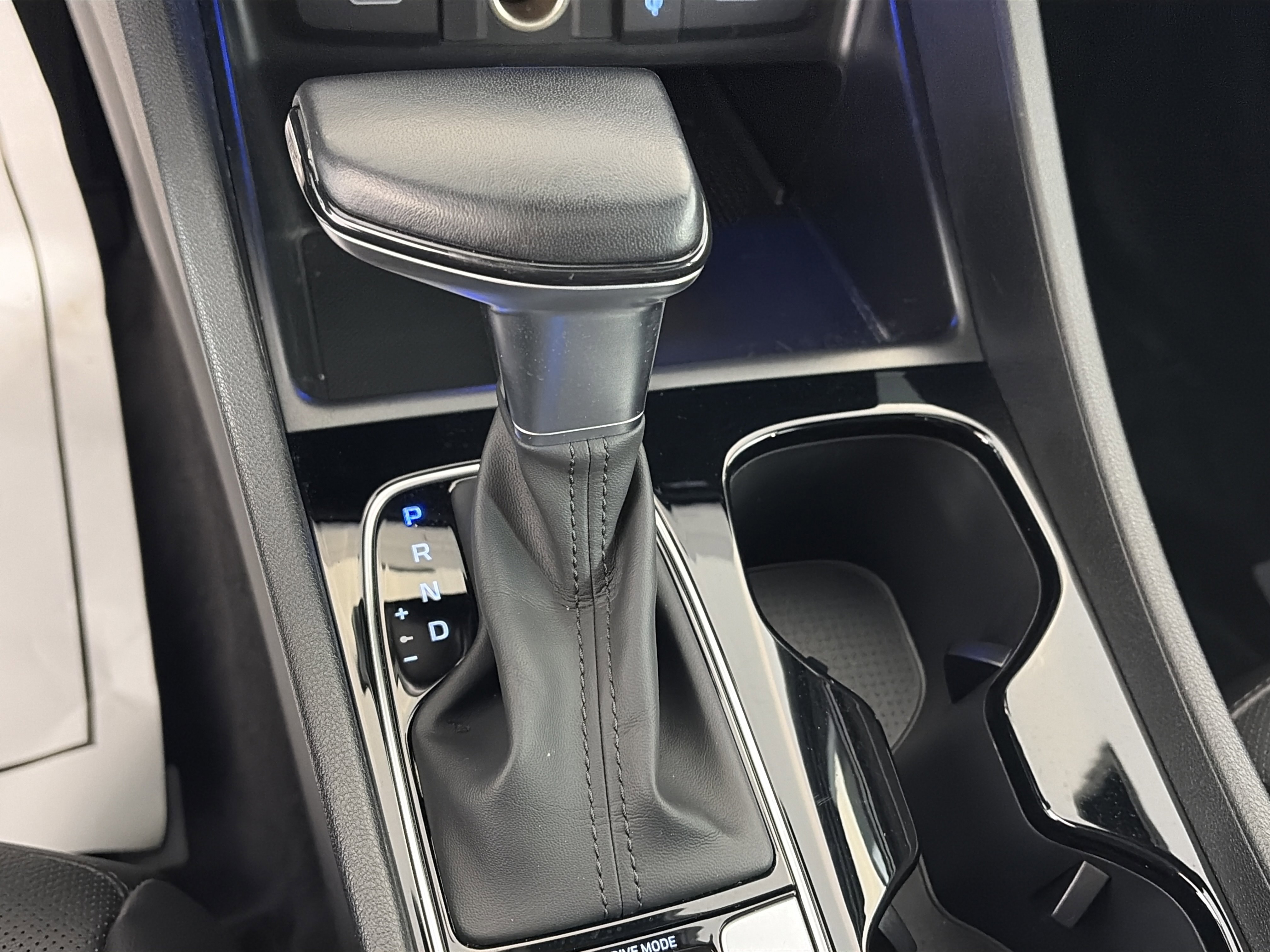 Used 2024 Hyundai Santa Cruz Limited image 23