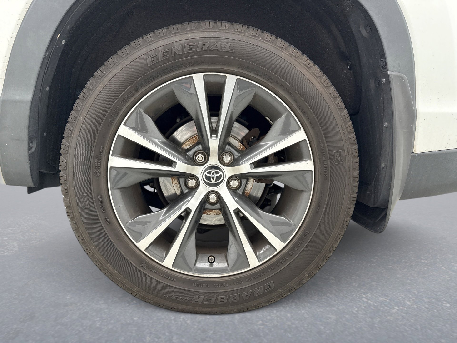 Used 2016 Toyota Highlander XLE w/ Protection Package #3 AWD/4WD image 7