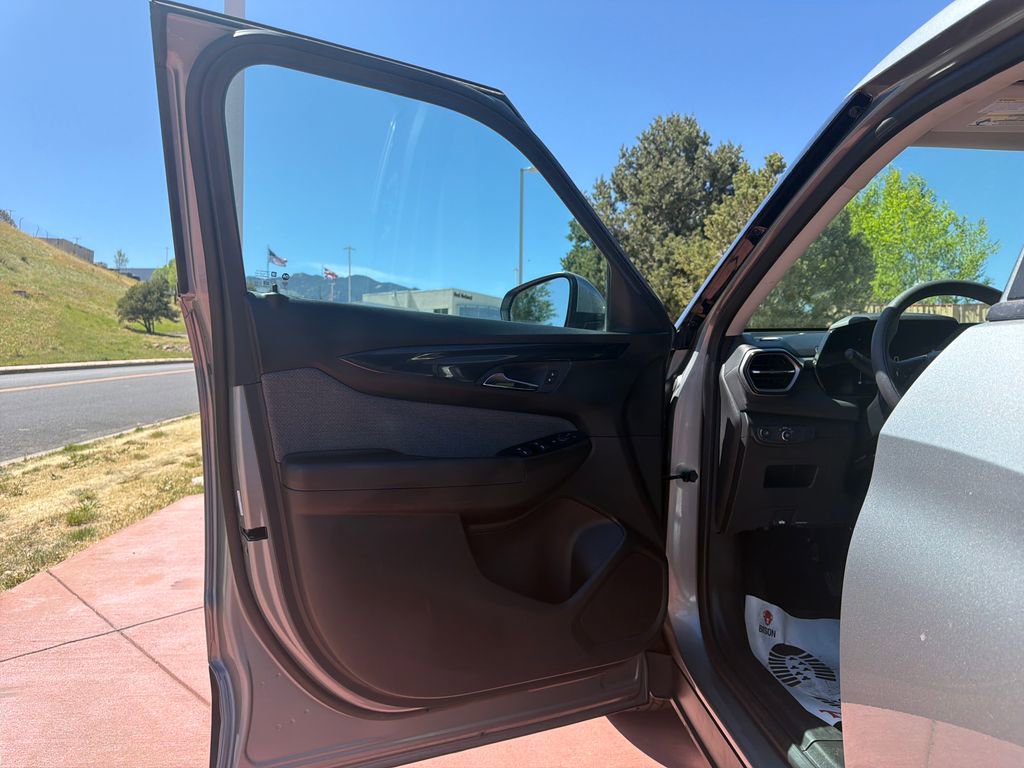 Used 2025 Chevrolet TrailBlazer LT AWD/4WD image 9
