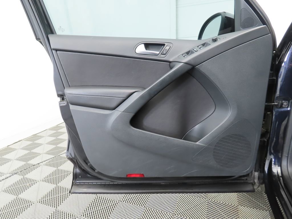 Used 2016 Volkswagen Tiguan S image 22