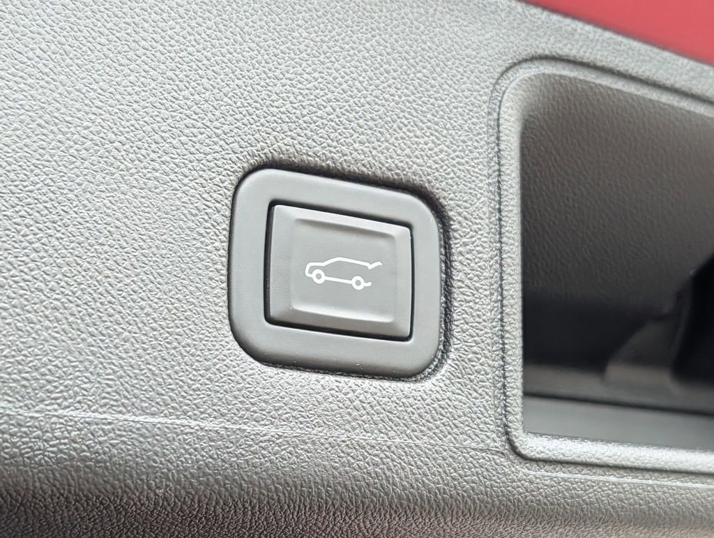 Used 2024 GMC Terrain SLT w/ Infotainment Package II AWD/4WD image 25