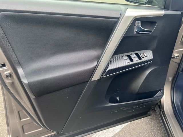 Used 2015 Toyota RAV4 XLE AWD/4WD image 26