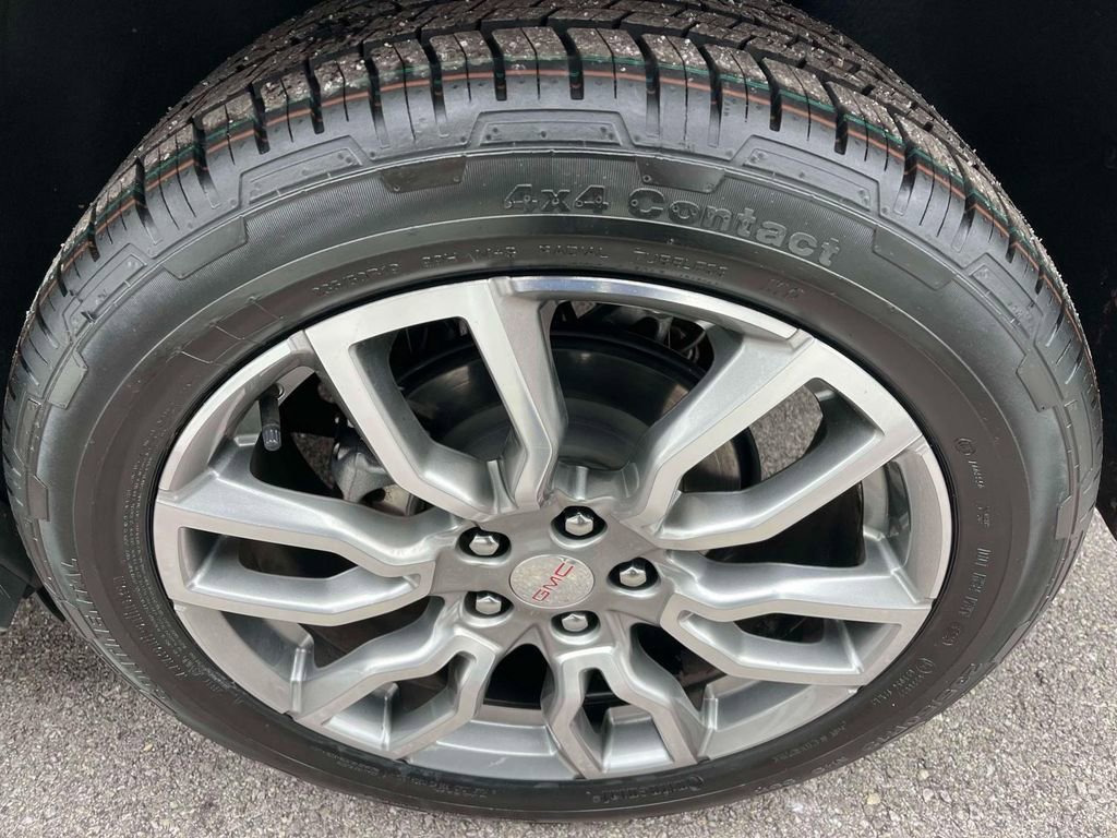 Used 2024 GMC Terrain Denali w/ Denali Premium Package image 11