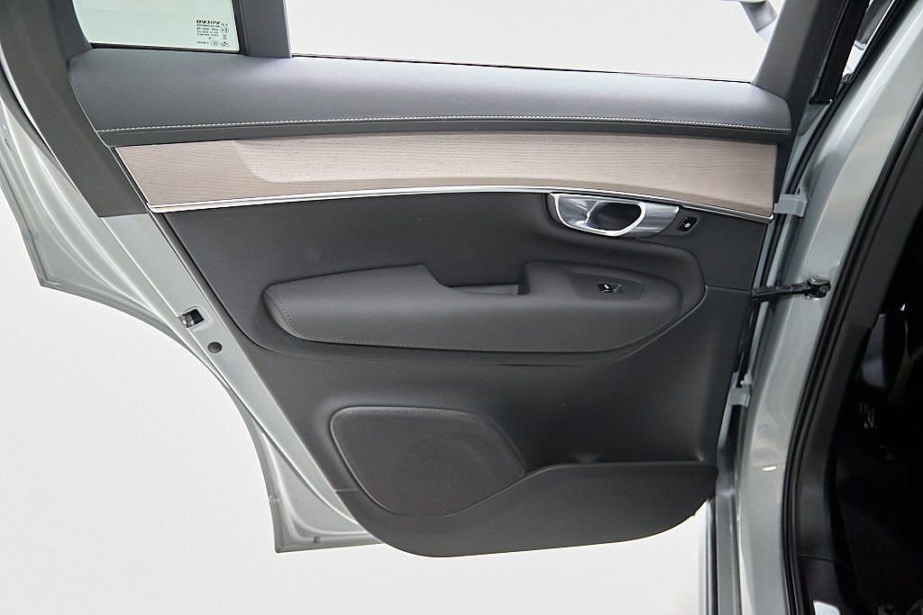 New 2026 Volvo XC90 B6 Plus w/ Protection Package Premier image 19
