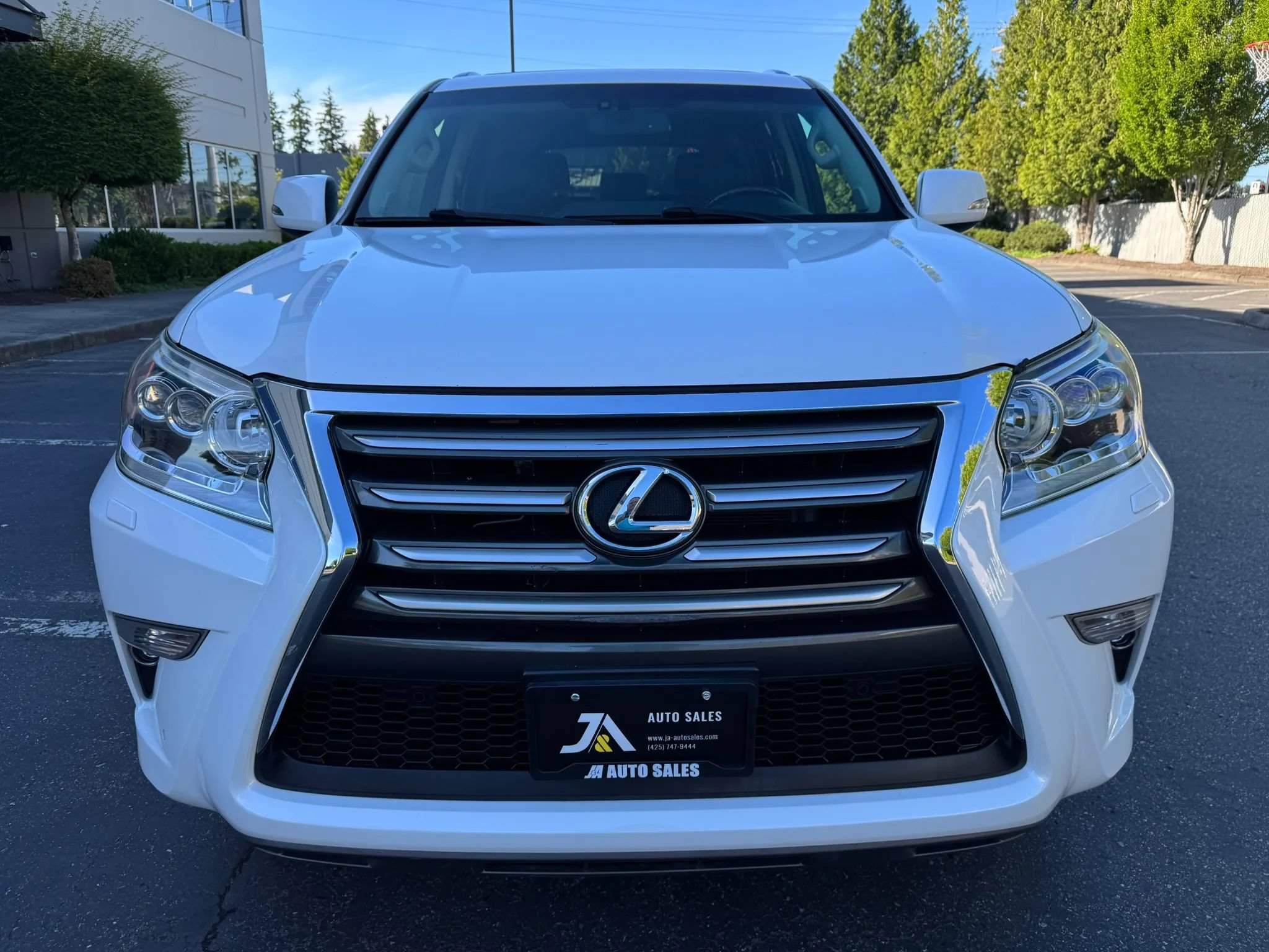 Used 2016 Lexus GX 460 w/ Premium Package AWD/4WD image 3