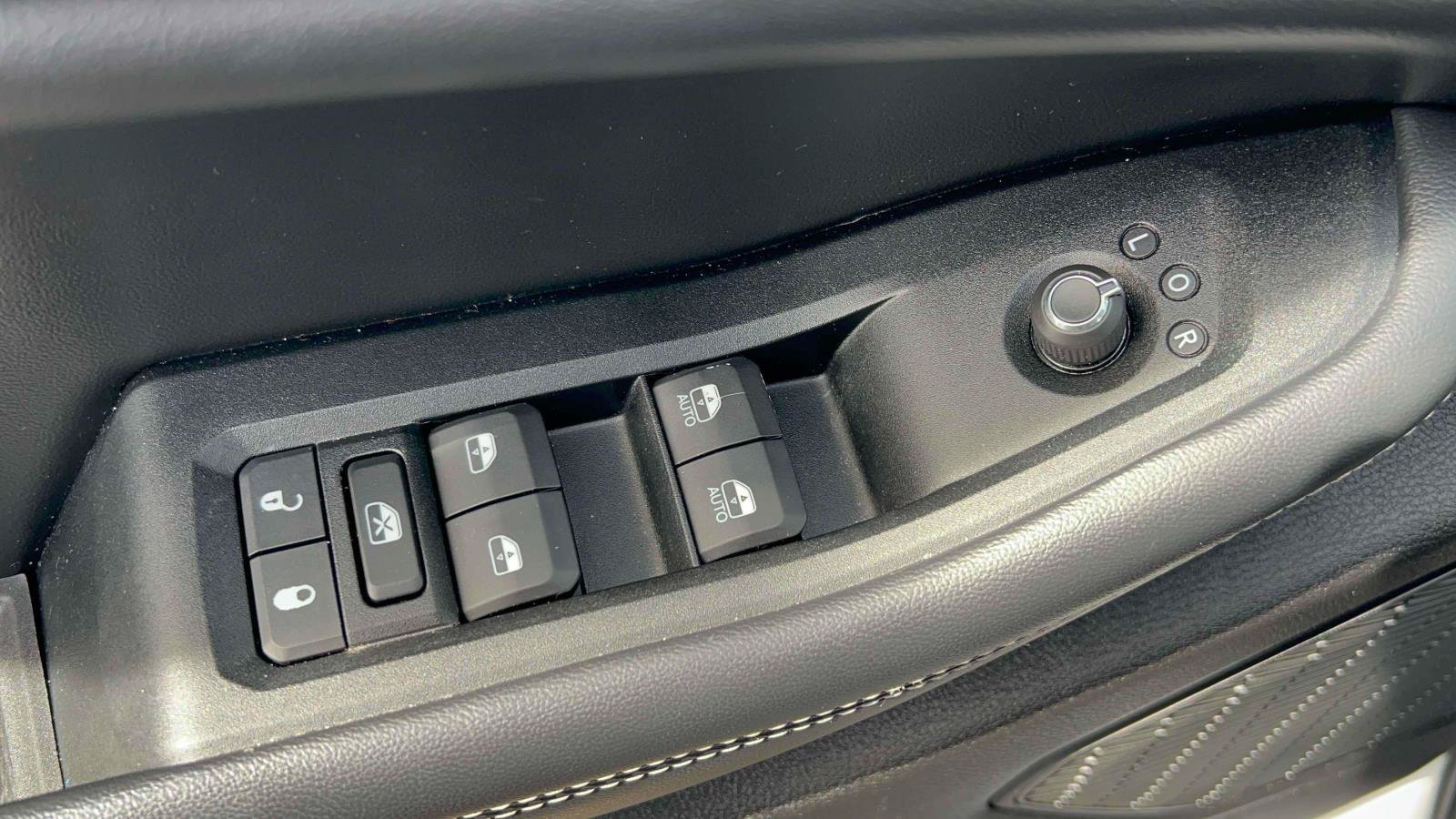 Used 2023 Jeep Grand Cherokee L Limited AWD/4WD image 19