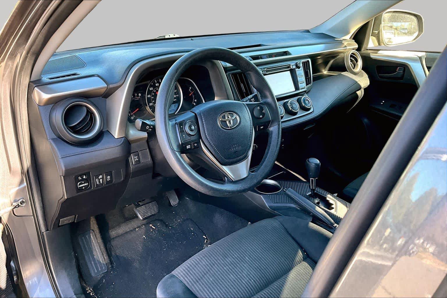 Used 2015 Toyota RAV4 LE AWD/4WD image 18