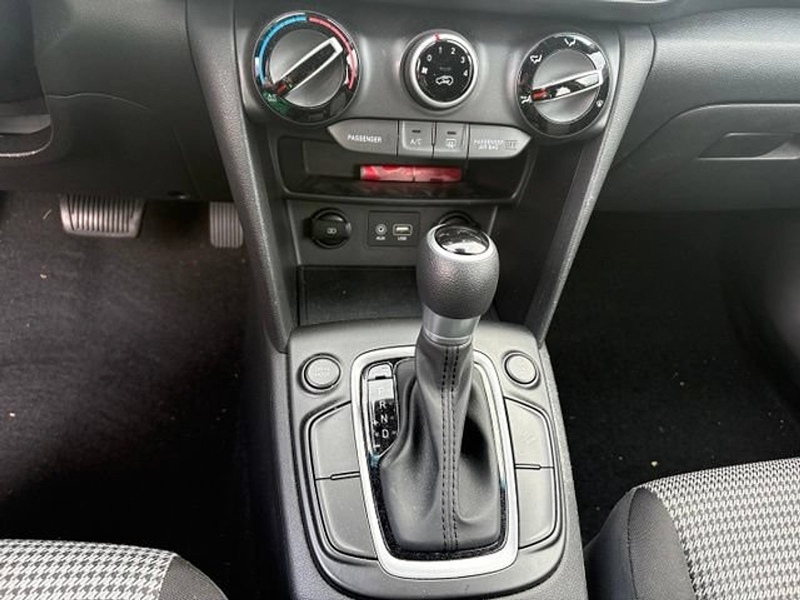 Used 2020 Hyundai Kona SE AWD/4WD image 15