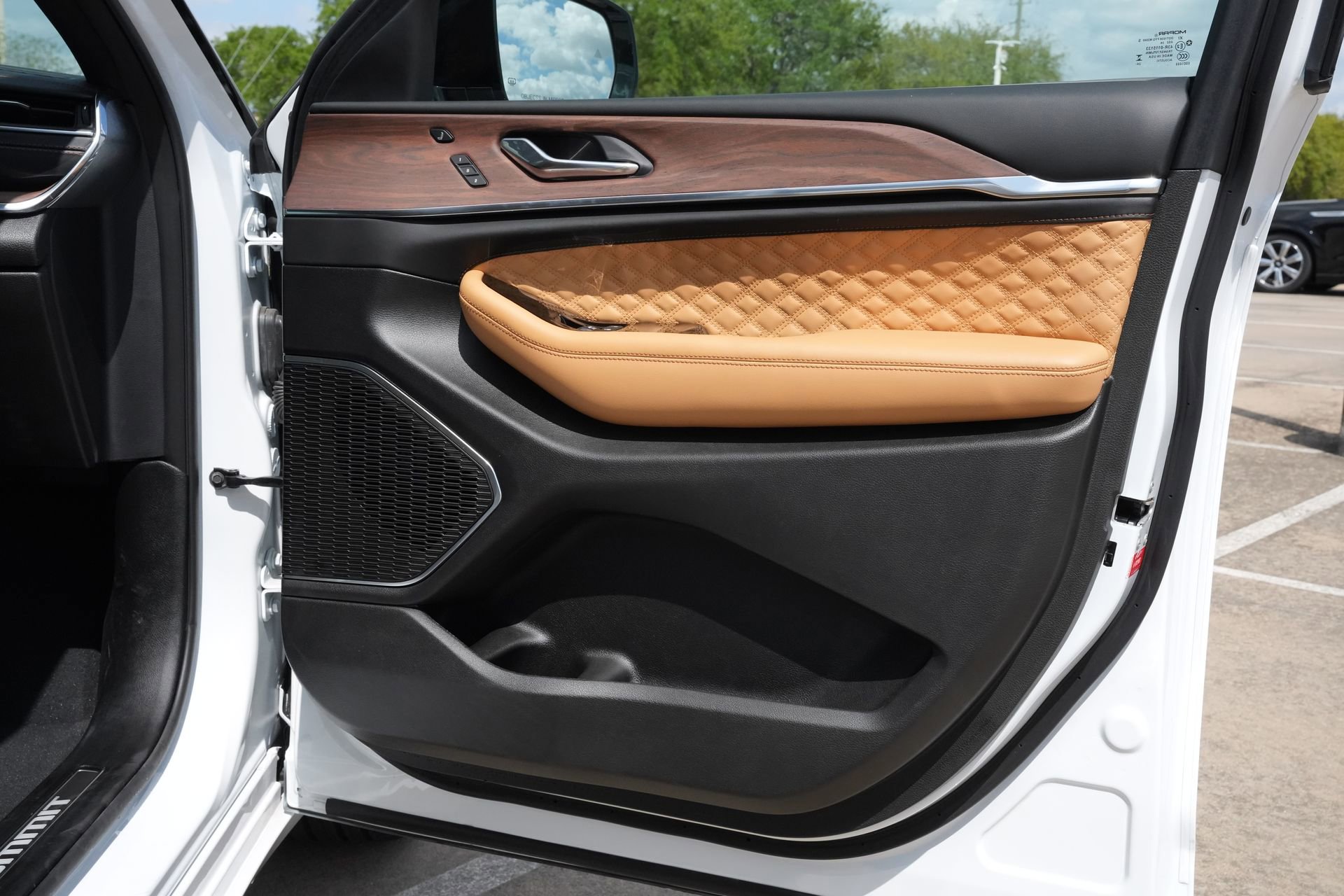 Used 2025 Jeep Grand Cherokee Summit image 28