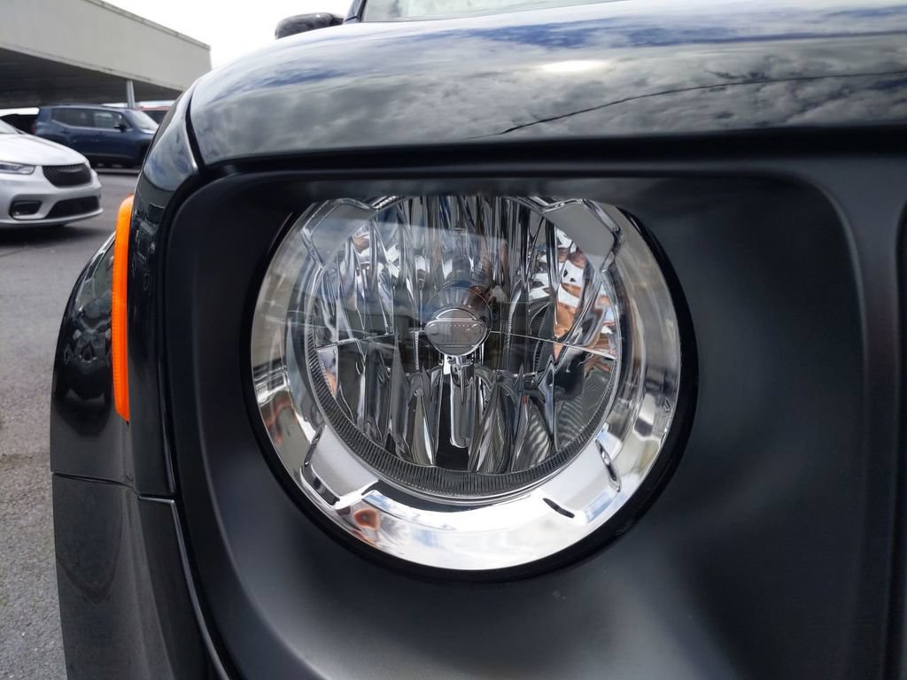 Used 2023 Jeep Renegade Trailhawk w/ Trailer Tow Group AWD/4WD image 12