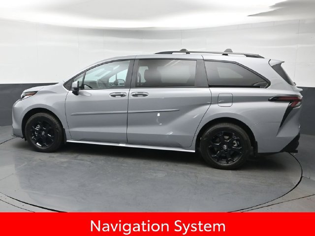 Used 2025 Toyota Sienna XLE Woodland Edition AWD/4WD image 4