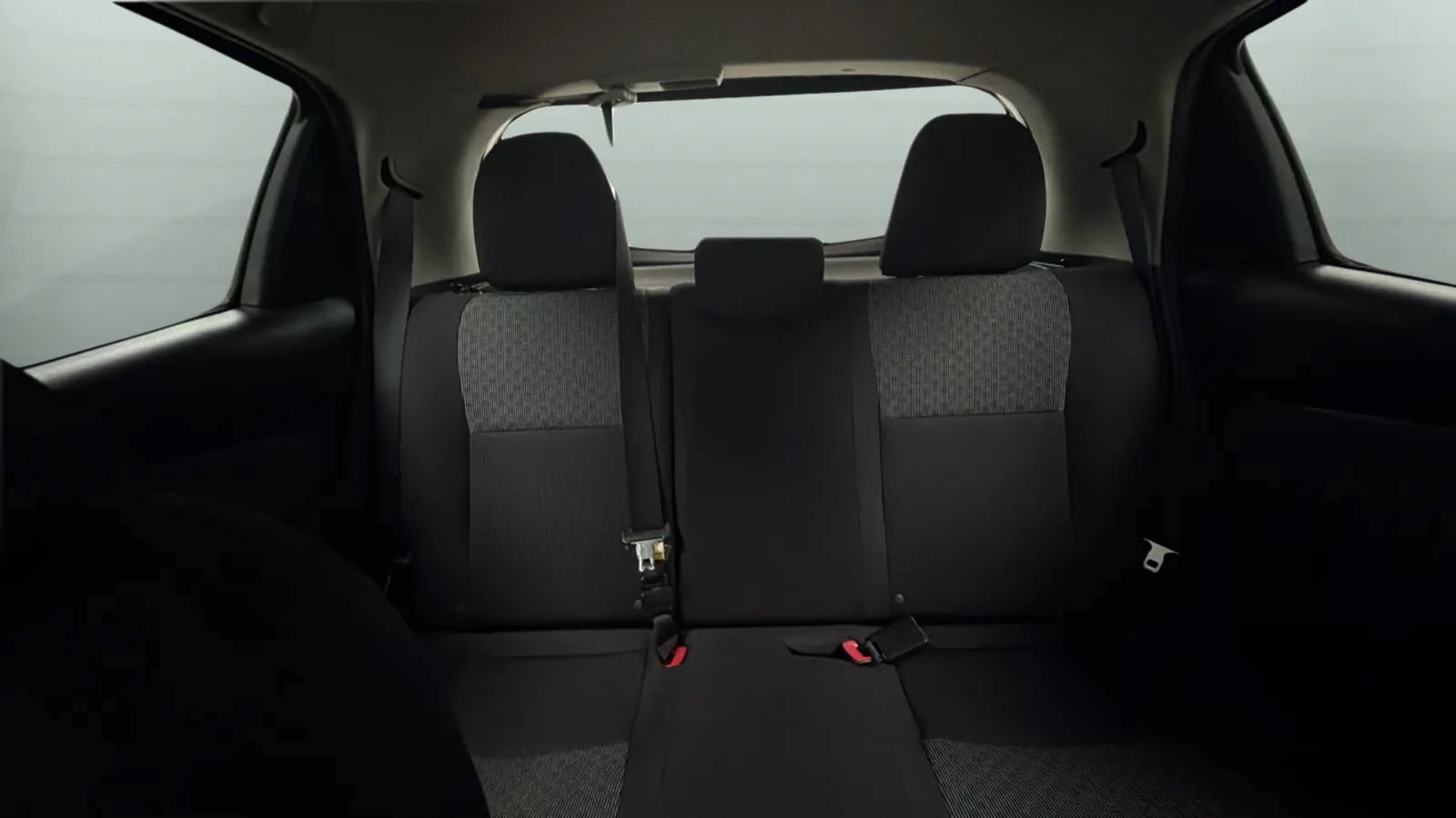 Used 2015 Toyota Yaris L FWD image 17