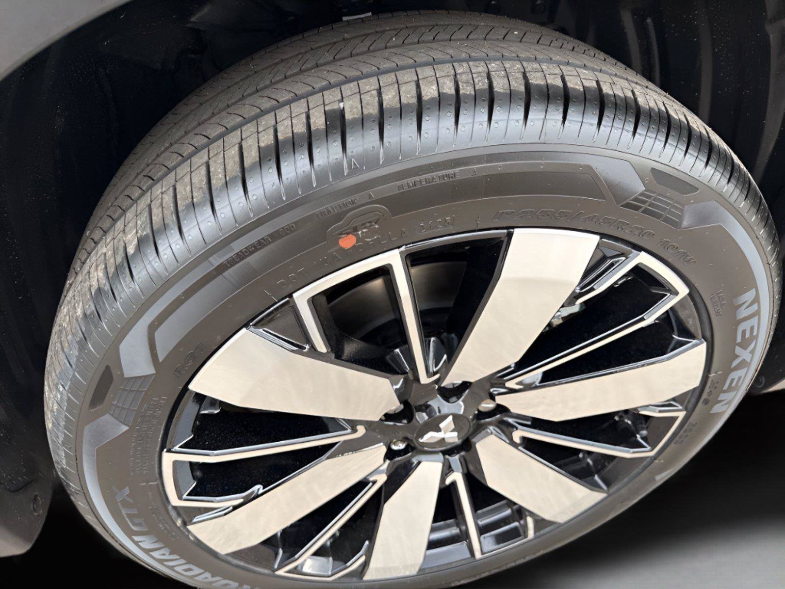 Used 2025 Mitsubishi Outlander SE AWD/4WD image 13