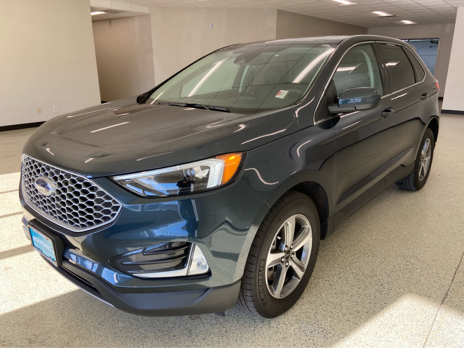 Used 2024 Ford Edge SEL w/ Convenience Package image 3