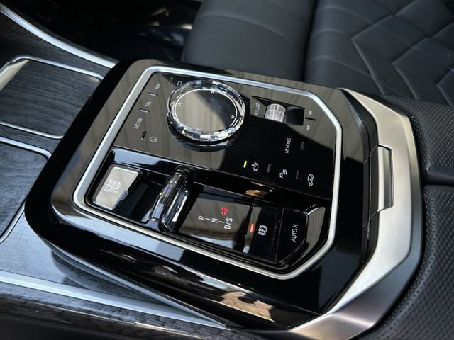 Used 2023 BMW 740i w/ Parking Assistance Package image 44