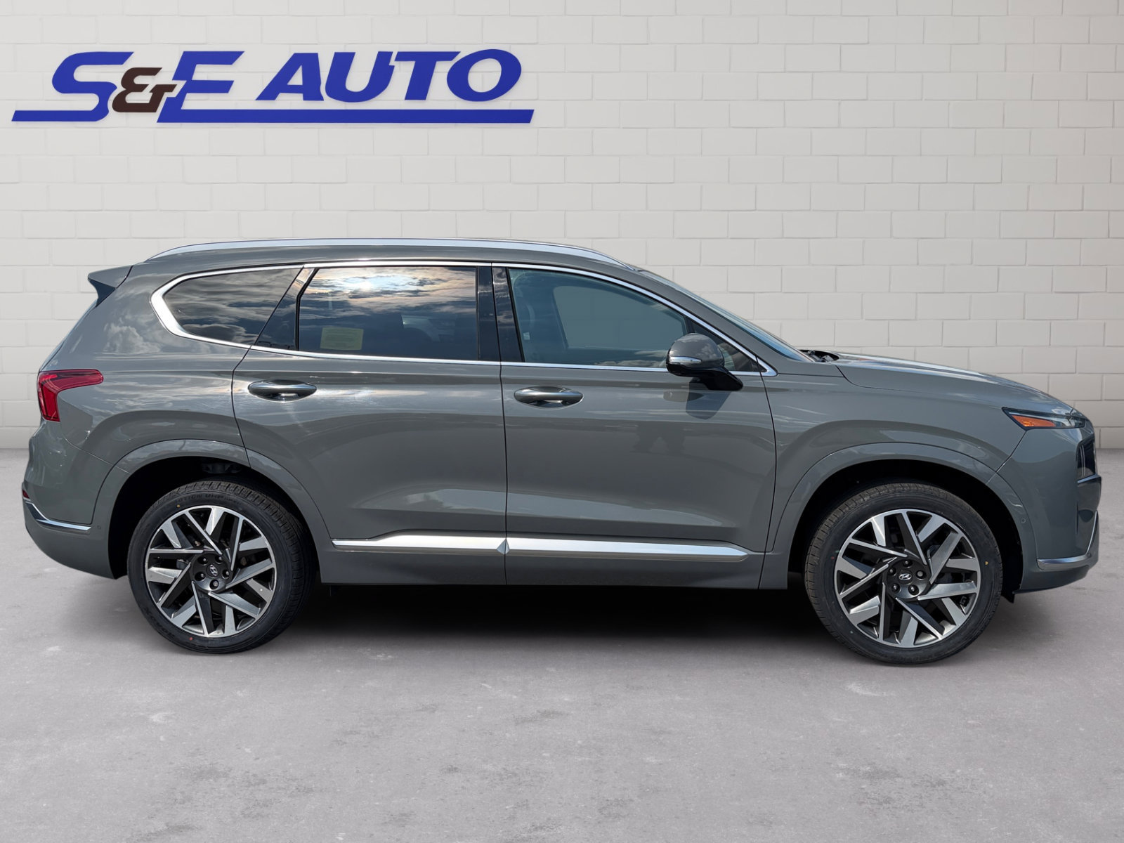 Used 2023 Hyundai Santa Fe Calligraphy AWD/4WD image 5